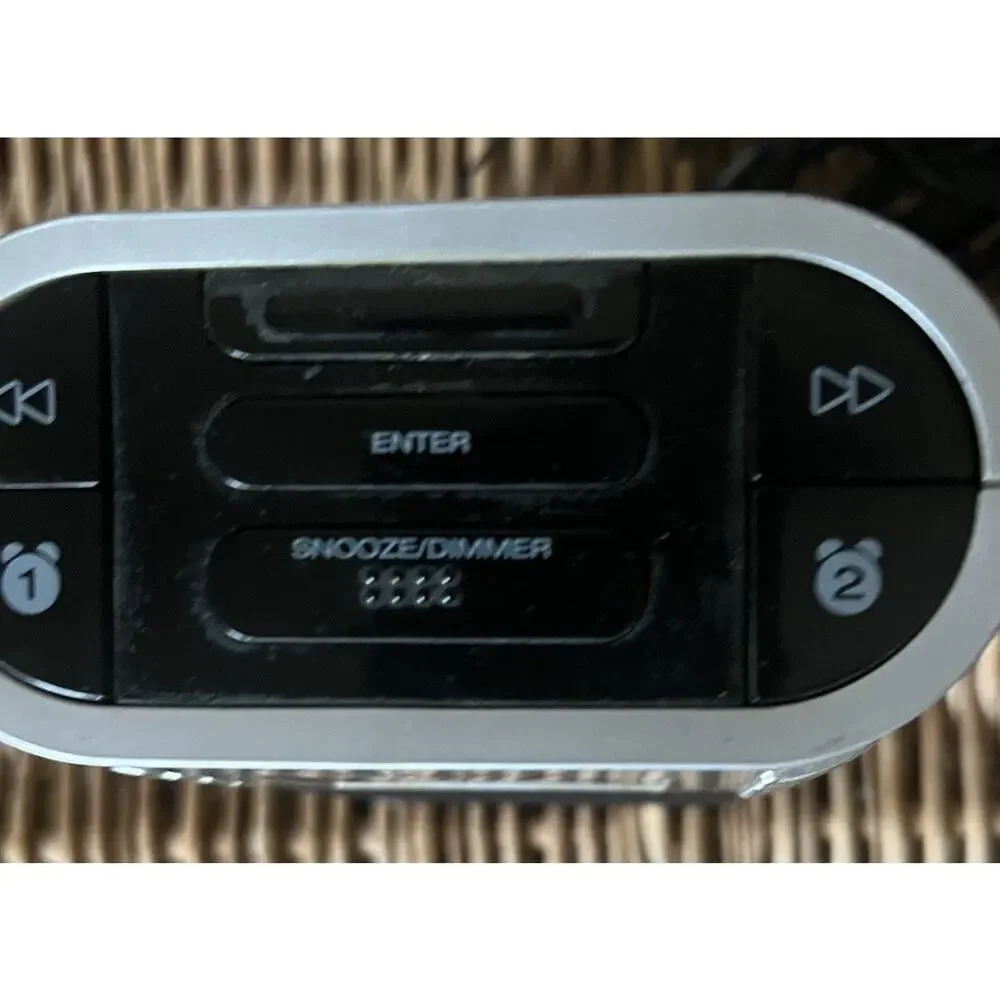 Timex T307S Dual Alarm Clock Radio Nature Sounds Preset Tuning Aux Plug In Free